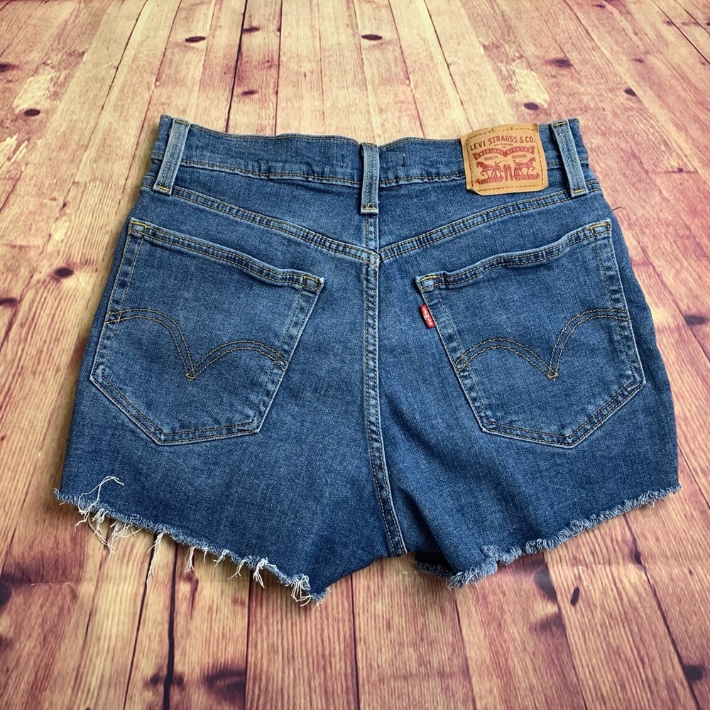 💵Levi’s High Rise Distressed Denim Short Size 29 - Picture 3 of 12